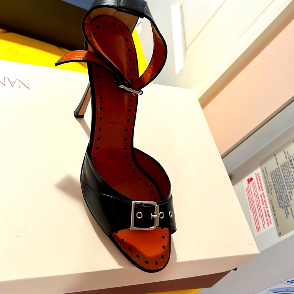 Manolo blahnik black leather sandal